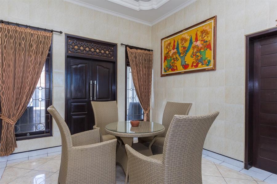 فندق دينايس هاوس جيمباران المظهر الخارجي الصورة